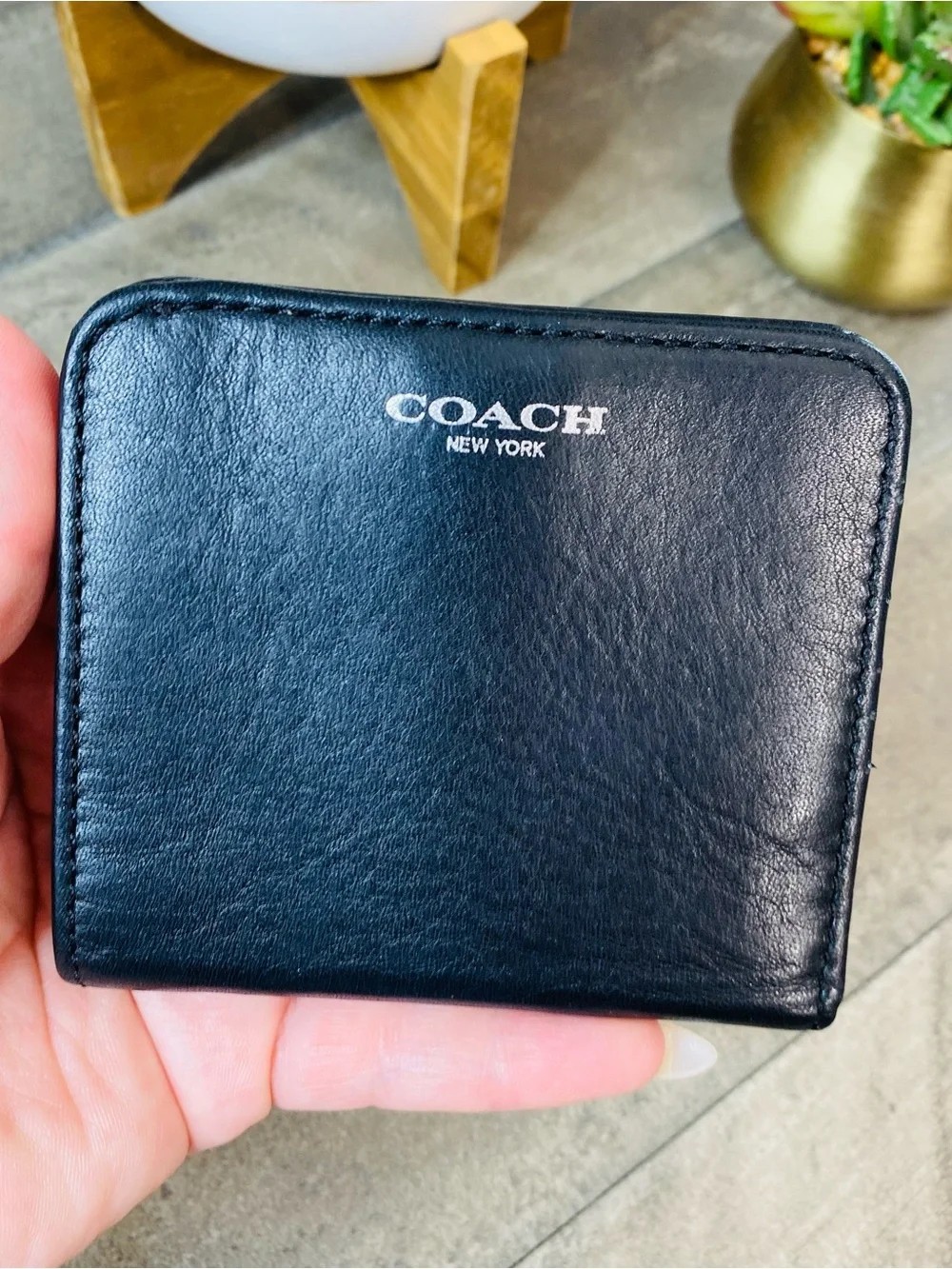 Coach Women's Black Leather Snap Compact Billfold Wallet